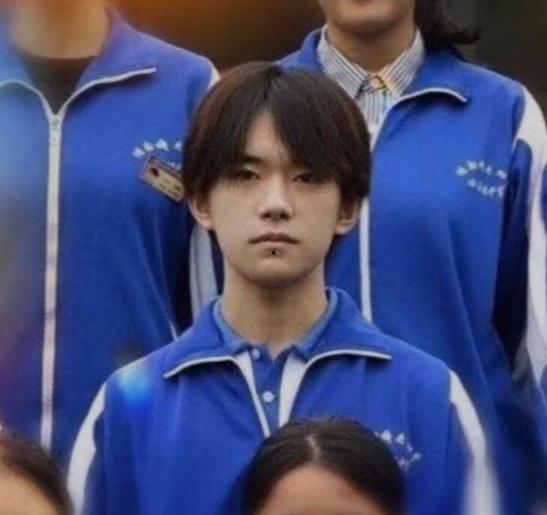 瓜姐爆料易烊千玺视频,易烊千玺神秘视频引热议，揭秘幕后故事