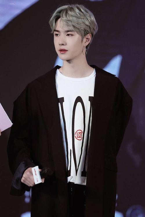 王一博邻居爆料视频播放,揭秘明星邻里的真实生活