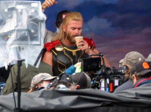 雷神4最新爆料图片高清,爱与雷霆全新高清海报曝光，漫威宇宙再掀波澜！  第2张