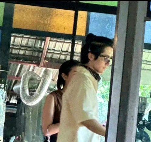 娱乐圈塌房吃瓜爆料视频,塌房事件视频揭秘，吃瓜群众热议不断  第2张